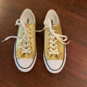 Converse tennis shoes